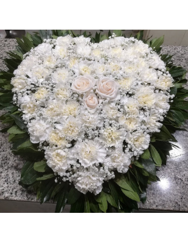 Corazón flores variadas blanco